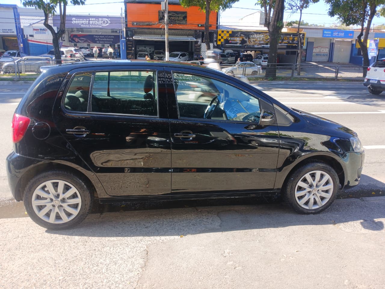 Volkswagen Fox 1.0 Mi Total Flex 8V 5p 2013 — foto 4